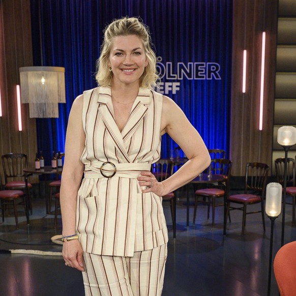 Nina Bott bei der Aufzeichnung der WDR-Talkshow Kölner Treff im WDR Studio BS 3. Köln, 06.06.2024 *** Nina Bott at the recording of the WDR talk show Kölner Treff in WDR Studio BS 3 Cologne, 06 06 202 ...