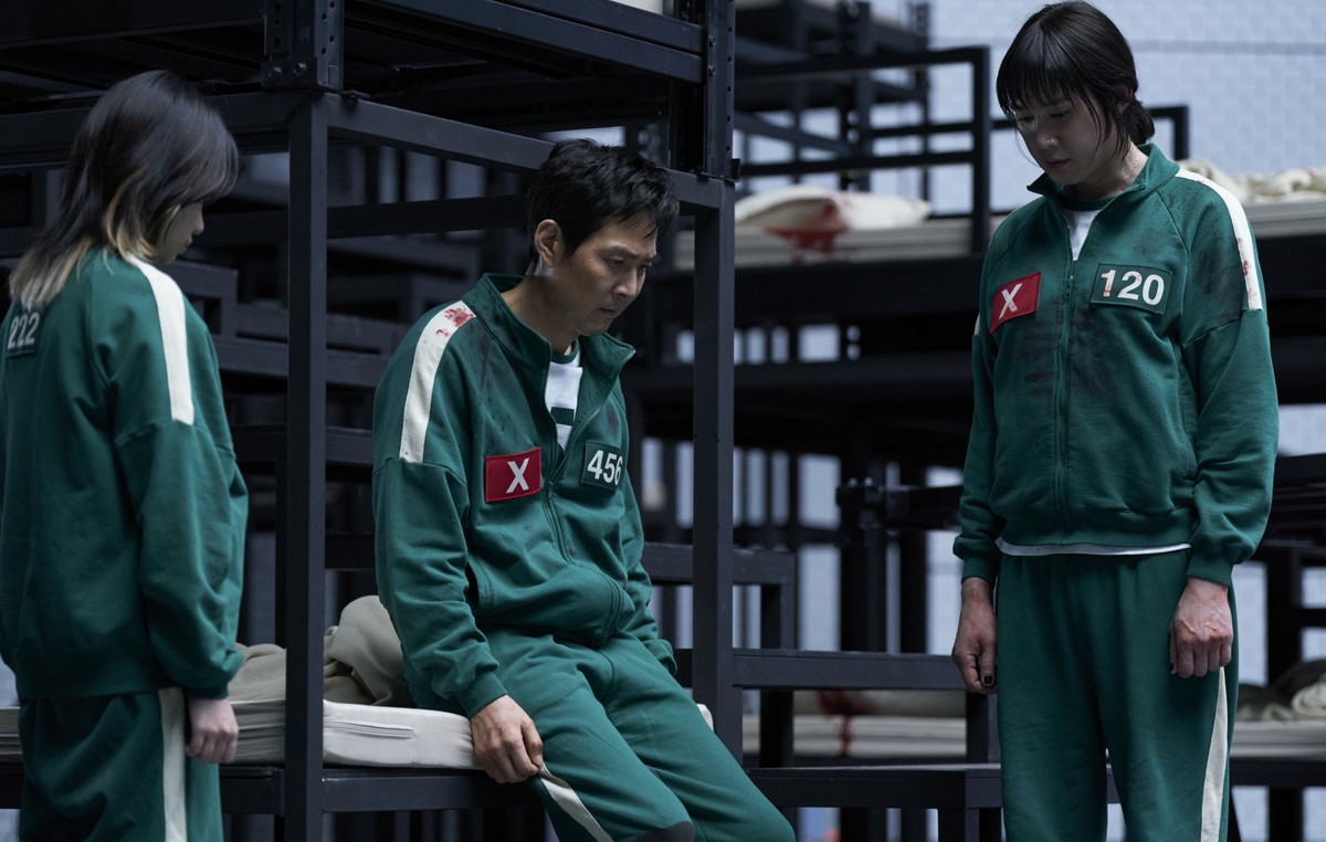 Squid Game S3 (L to R) Jo Yu-ri as Jun-hee, Lee Jung-jae as Seong Gi-hun, Park Sung-hoon as Hyun-ju in Squid Game S3 Cr. No Ju-han/Netflix © 2025