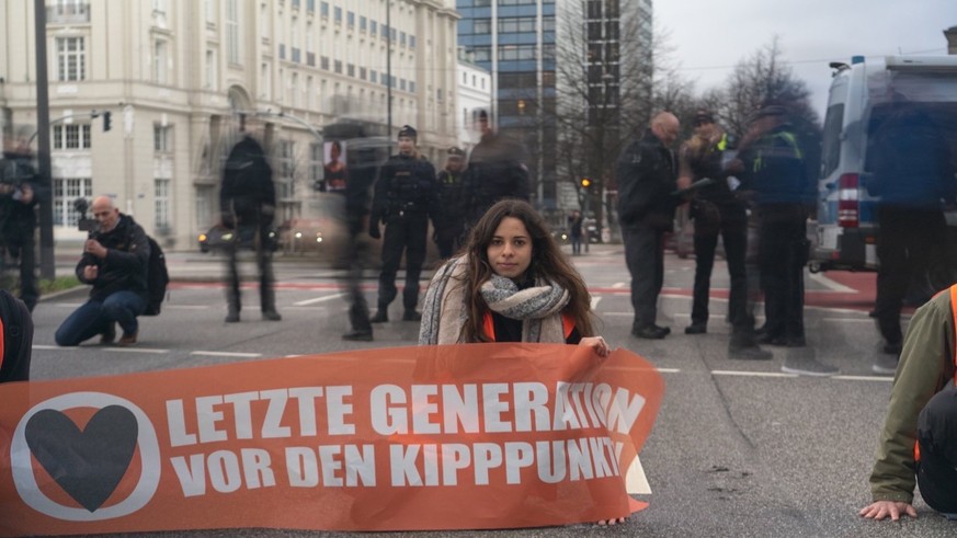 Aktivistin der Letzten Generation berichtet, was sie neben Gewalt vor allem auf der Straße erfährt.