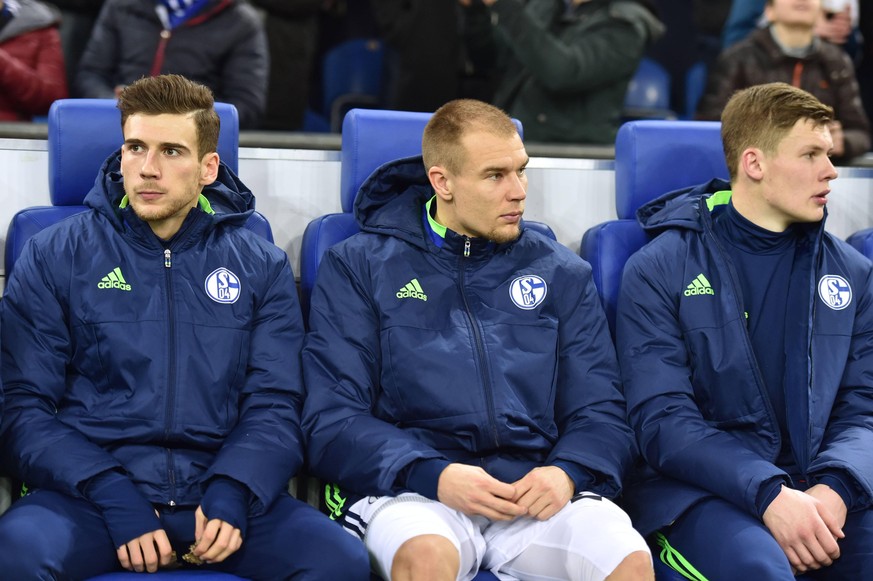 Damals bei Schalke: Leon Goretzka (l.) mit Alexander Nübel (r.) und Holger Badstuber auf der Ersatzbank im Februar 2017 bei einem Europa-League-Spiel.