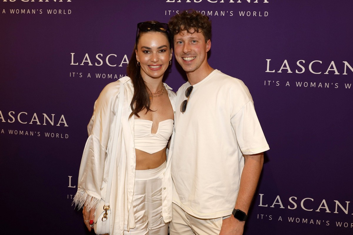 Renata Lusin mit Ehemann Valentin Lusin beim Pre-Opening des ersten Lascana Fashion Store in der Hohe Straße. Köln, 01.06.2023 *** Renata Lusin with husband Valentin Lusin at the Pre Opening of the fi ...