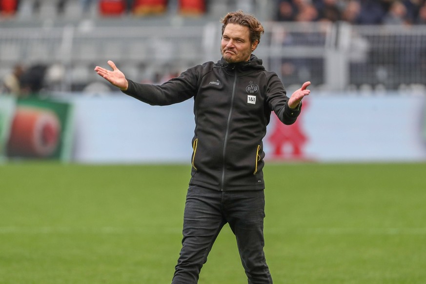 xMHx - Fussball - 1. Bundesliga - Borussia Dortmund - FC Schalke 04 am 17.09.2022 im Signal Iduna Park in Dortmund Trainer Edin Terzic Dortmund jubelt und freut sich