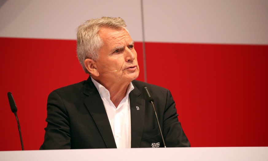 VfB-Präsident Wolfgang Dietrich bleibt vorerst im Amt. Sein Glück: das nicht vorhandene Internet.