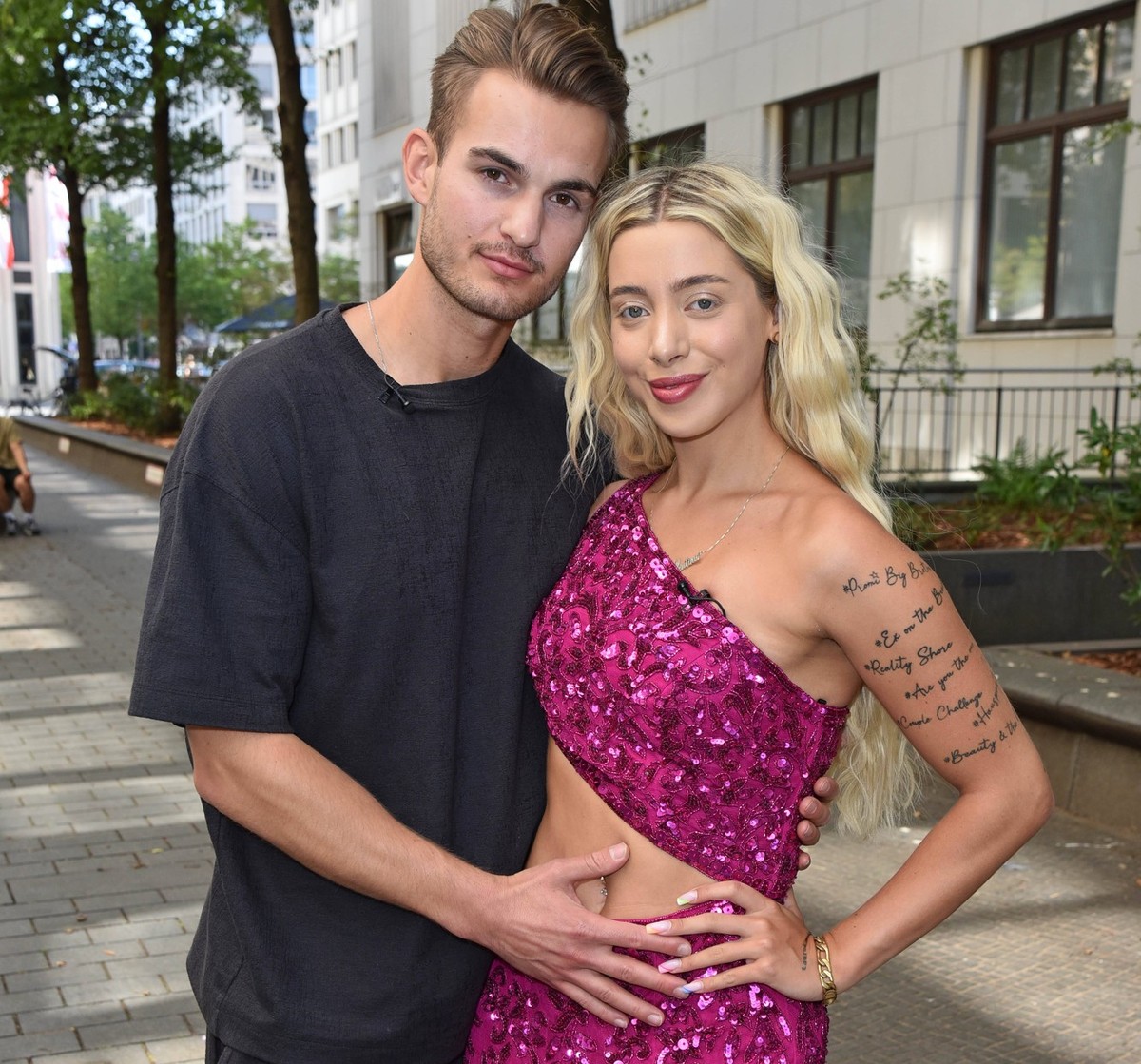 Walentina Doronina mit Freund Can Kaplan bei MATES DATE im Rahmen der Berlin Fashion Week Frühling/Sommer 2024 in der Berliner Freiheit am 11.07.2023 *** Walentina Doronina with boyfriend Can Kaplan a ...