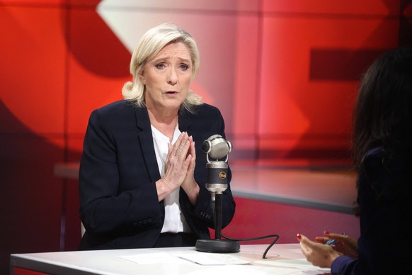 Marine Le Pen Appears On RMC/BFMTV - Paris Marine Le Pen is interviewed by Apolline de Malherbe on RMC/BFMTV in Paris, France on July 04, 2024. Photo by Jerome Domine/ABACAPRESS.COM Paris France PUBLI ...