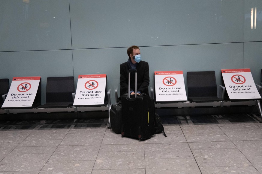 Weil der Flugverkehr zwischen Großbritannien und anderen Ländern, auch Deutschland, eingestellt wurde, hingen viele Menschen am Flughafen fest.