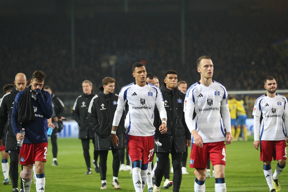 08.11.2024, xgox, Fussball 2.Bundesliga, Eintracht Braunschweig - Hamburger SV emspor, v.l. Spieler vom HSV Entt�uscht, traurig, frustiriert DFL/DFB REGULATIONS PROHIBIT ANY USE OF PHOTOGRAPHS as IMAG ...