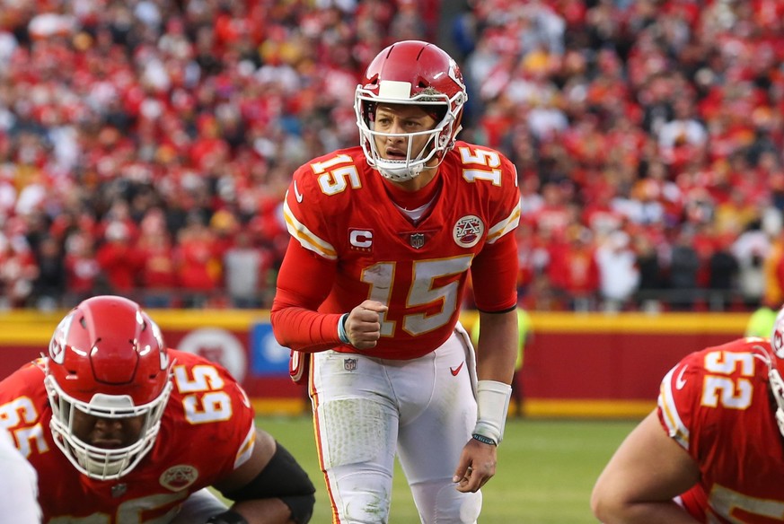 KANSAS CITY, MO - JANUARY 30: Kansas City Chiefs quarterback Patrick Mahomes 15 on first and goal from the 5-yard line with late in the fourth quarter of the AFC Championship game between the Cincinna ...