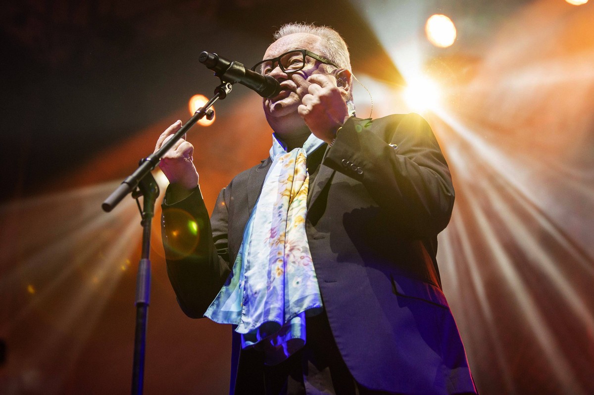 Heinz Rudolf Kunze mit Band live bei einem Konbzert seiner Der Wahrheit die Ehre -Tour in der Th�ringenhalle. Erfurt, 30.04.2022 *** Heinz Rudolf Kunze with band live at a concert of his Der Wahrheit  ...