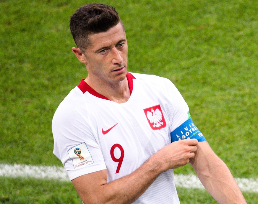 ARCHIV - 19.06.2018, Russland, Moskau: Robert Lewandowski aus Polen nach Spielende bei der Vorrunde zur WM, Gruppe H, Polen - Senegal im Spartak-Stadion. Der polnische Fu