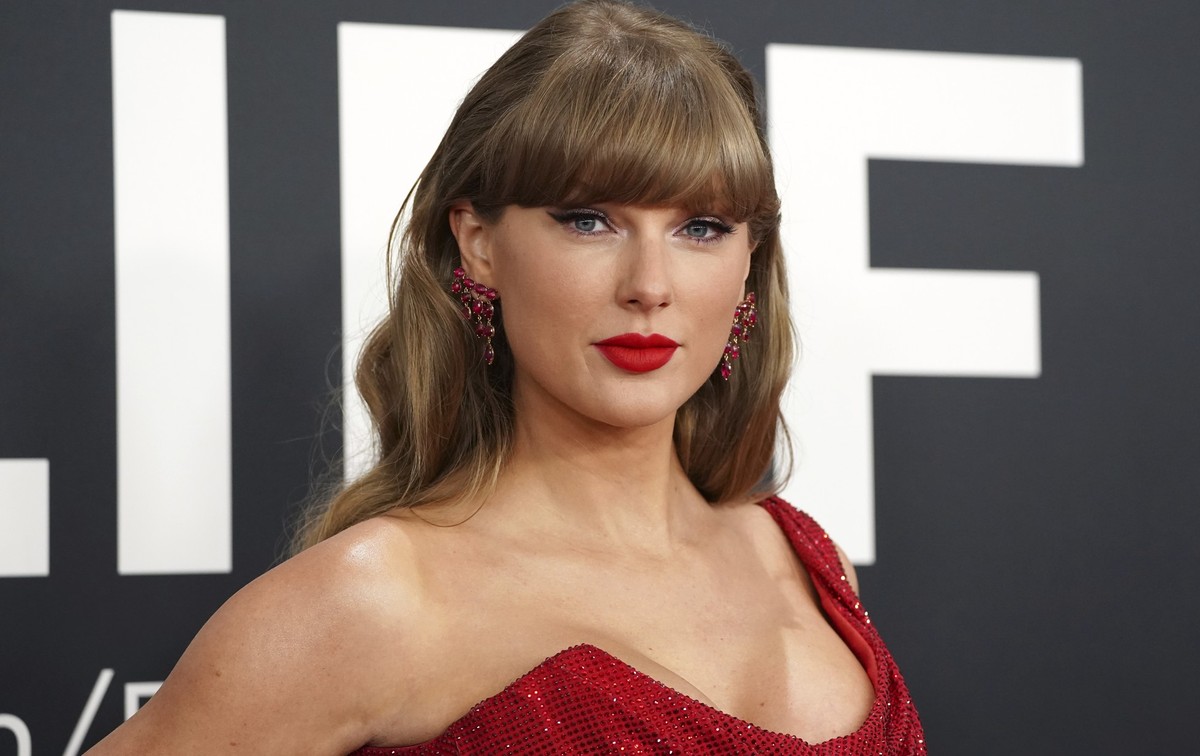 ARCHIV - 02.02.2025, USA, Los Angeles: Taylor Swift kommt zur 67. Grammy-Verleihung. (zu dpa: «Selena Gomez und Taylor Swift weinten gemeinsam bei Song») Foto: Jordan Strauss/Invision/dpa +++ dpa-Bild ...