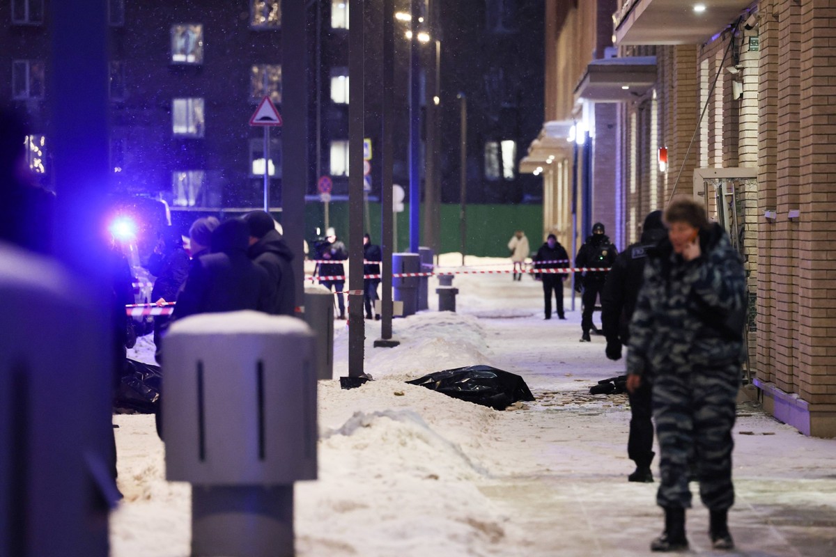 RUSSIA, MOSCOW - DECEMBER 17, 2024: Emergency services are seen at the scene of an explosion at an apartment block in Ryazansky Prospekt Street. The explosion occurred on the first floor killing at le ...