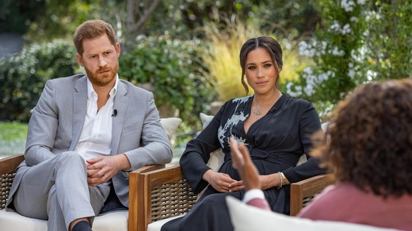 ARCHIV - 16.02.2021, USA, ---: HANDOUT - US-Moderatorin Oprah Winfrey (r) spricht bei einem Interview mit Prinz Harry von Großbritannien und seiner Ehefrau Herzogin Meghan. (Wiederholung mit verändert ...