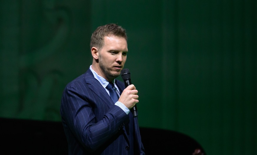 ARCHIV - 24.01.2025, Sachsen, Leipzig: Fußball, Festakt 125 Jahre Deutscher Fußball-Bund, Kongresshalle am Zoo Leipzig. Bundestrainer Julian Nagelsmann spricht auf der Bühne. (zu dpa: «Nagelsmanns Kan ...
