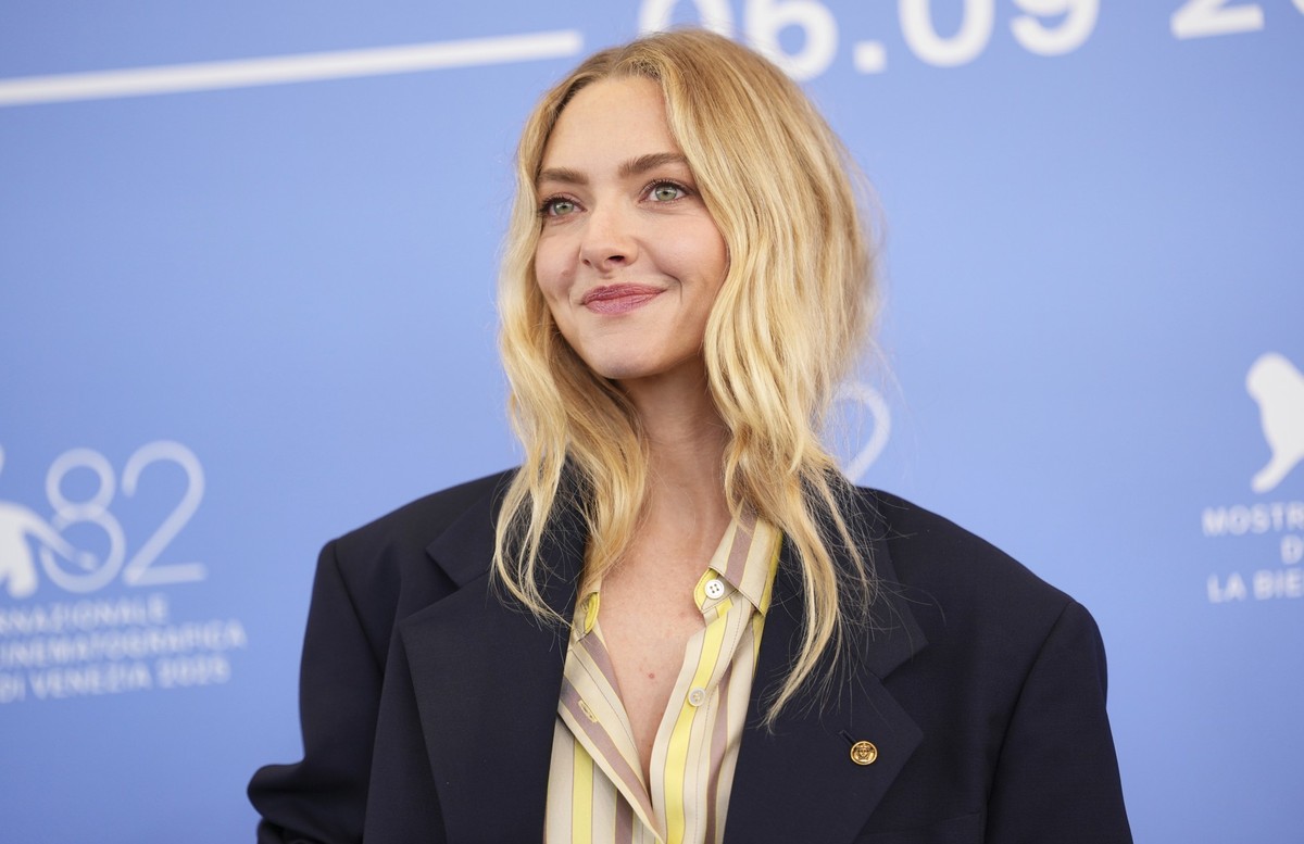 Amanda Seyfried poses for photographers at the photo call for the film &#039;The Testament of Ann Lee&#039; during the 82nd edition of the Venice Film Festival in Venice, Italy, on Monday, Sept. 1, 20 ...
