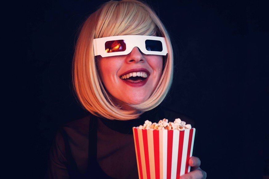 Portrait of a woman holding popcorn / creative PUBLICATIONxINxGERxSUIxAUTxONLY Copyright: nanihtax/xPhotocase photocase_2494655