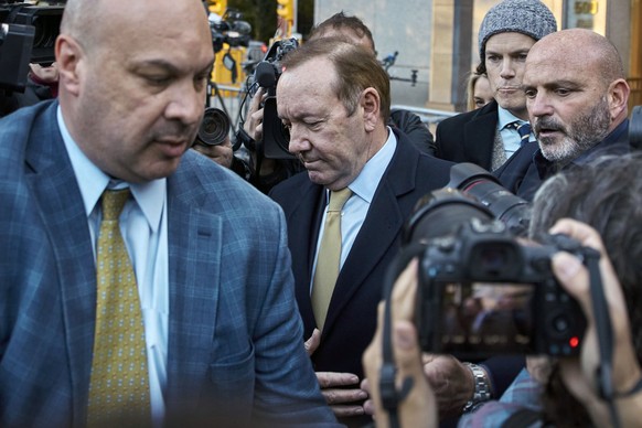American actor, Kevin Spacey, center, leaves the Daniel Patrick Moynihan Court House on Thursday, Oct. 20, 2022, in New York. A jury sided with Kevin Spacey on Thursday in one of the lawsuits that der ...