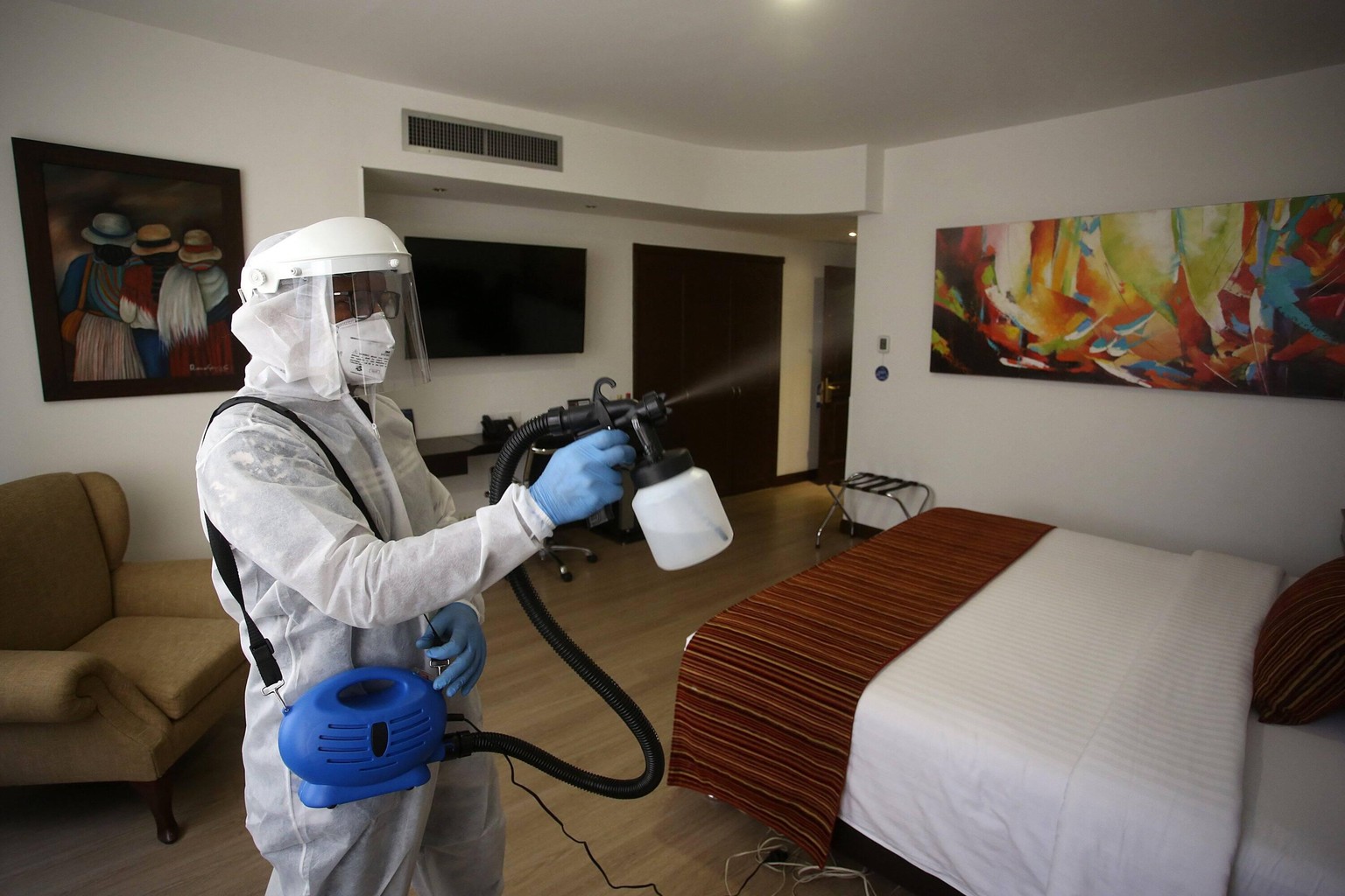 Viele Hotels haben Hygiene-Konzepten, die vorsehen, dass die Zimmer nach jedem Gast völlig desinfiziert werden.