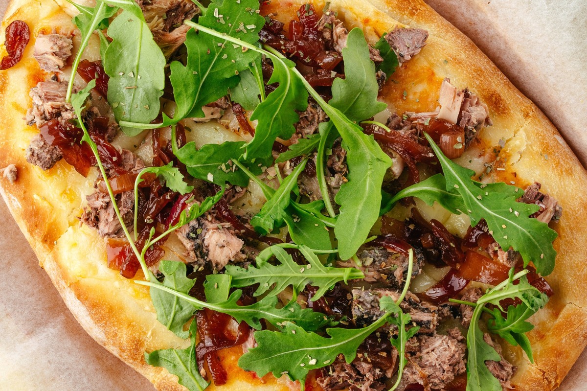 homemade pizza with meat, cheese and sauce Berlin, Berlin, Germany R_KUAL240902B-1496583-01