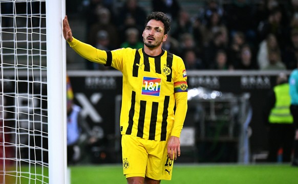 Fussball, Bundesliga, Deutschland, Herren, Saison 2022/2023, 15. Spieltag, Borussia Park M�nchengladbach, Bor. M�nchengladbach - Borussia Dortmund Mats Hummels BVB. Entt�uschung, Frust, Aktion, Einzel ...