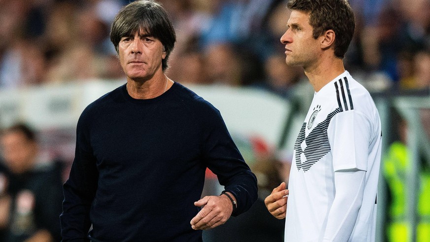 Thomas Müller (r.) wurde von Nationaltrainer Jogi Löw zuletzt zur WM 2018 nominiert. 
