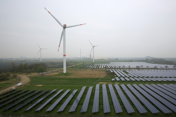 Die Bundesregierung plant eine schnellere Umstellung der Energieversorgung auf Erneuerbare Energiequellen wie Wind und Solar. 
