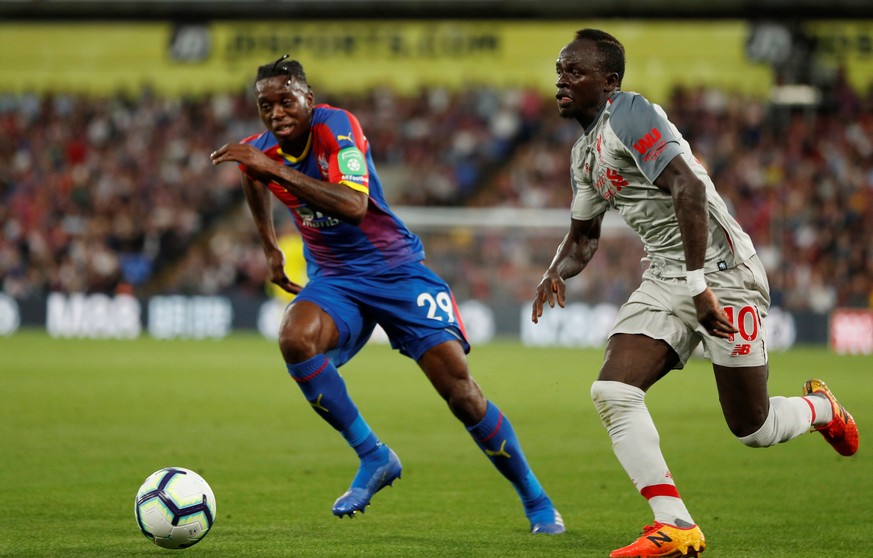 Soccer Football - Premier League - Crystal Palace v Liverpool - Selhurst Park, London, Britain - August 20, 2018 Crystal Palace's Aaron Wan-Bissaka in action with Liverpool's Sadio Mane Action Images  ...