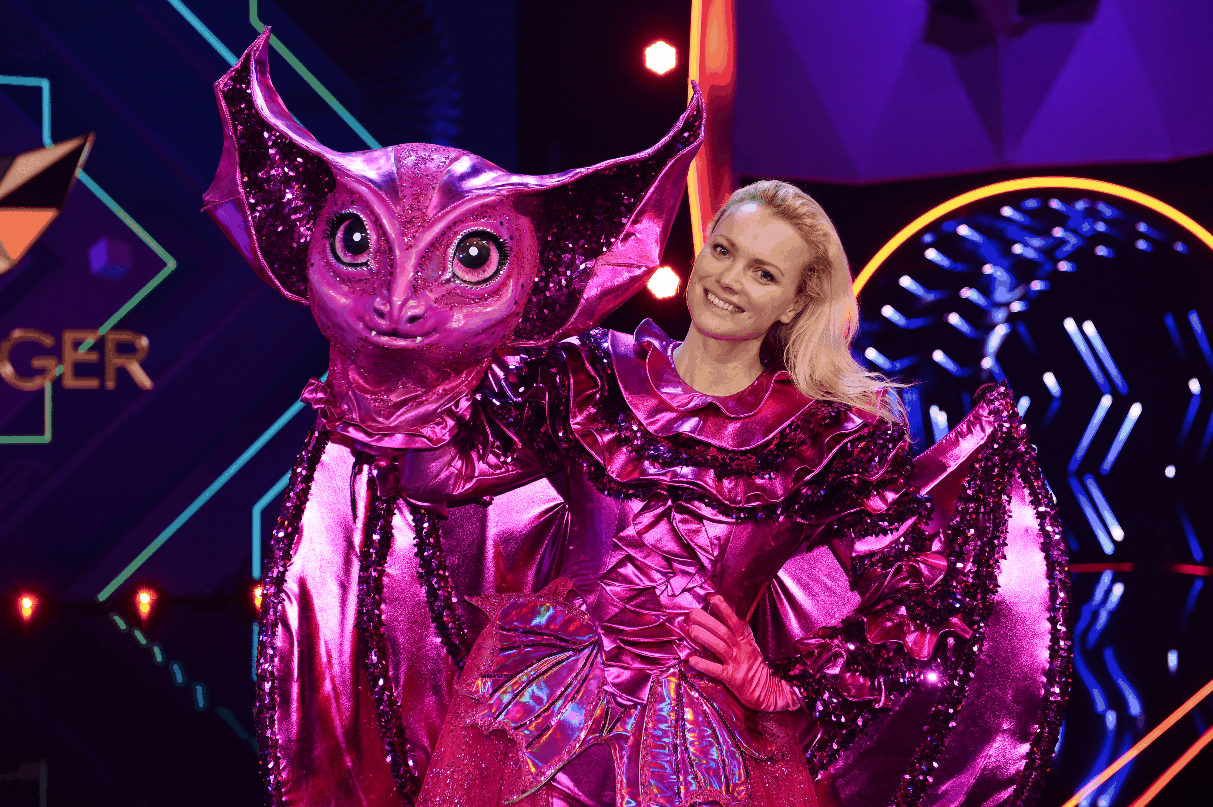 17.03.2020, Nordrhein-Westfalen, K�ln: HANDOUT - Franziska Knuppe, Model, steht als enttarnte Figur "Die Fledermaus in der Prosieben-Show "The Masked Singer" auf der B�hne. Foto: Willi ...