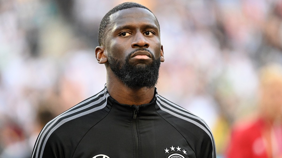ARCHIV - 14.06.2022, Nordrhein-Westfalen, Mönchengladbach: Fußball: Nations League A, Deutschland - Italien, Gruppenphase, Gruppe 3, 4. Spieltag, Stadion im Borussia-Park. Deutschlands Antonio Rüdiger ...