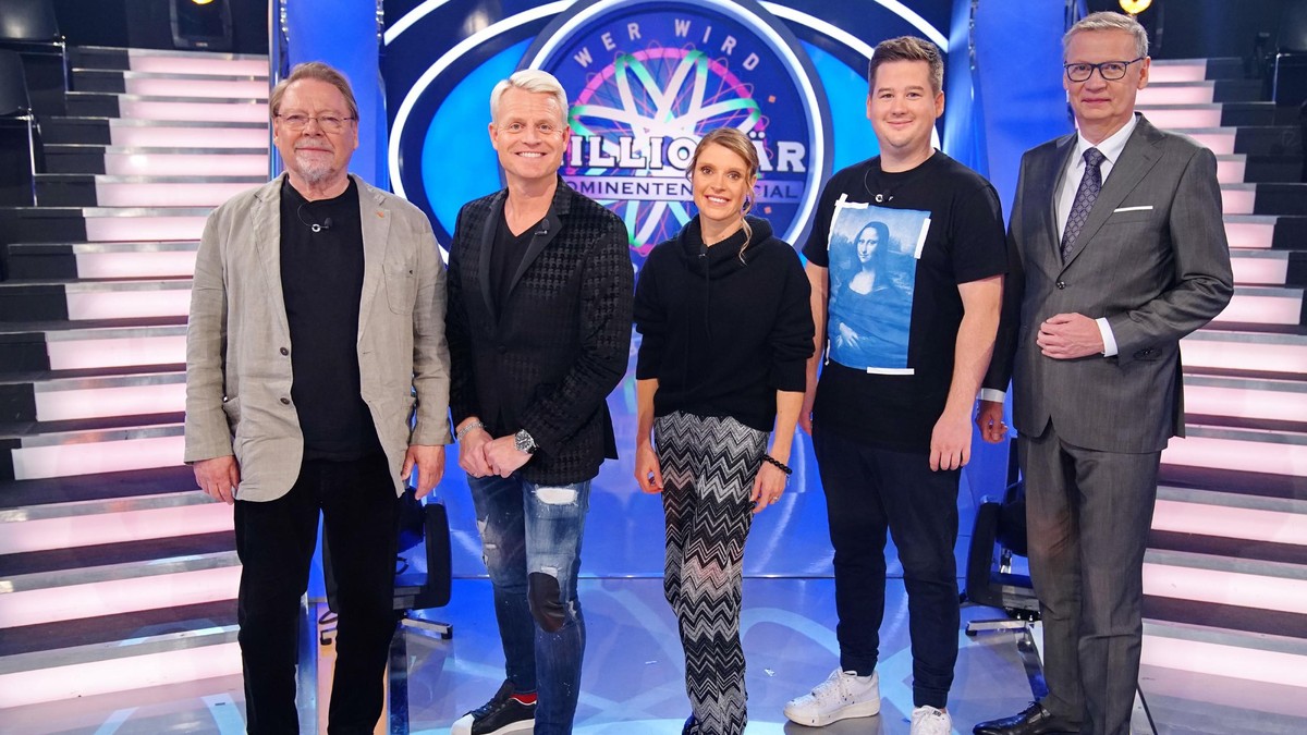 Moderator Günther Jauch (r.) mit seinen prominenten Kandidaten Jürgen von der Lippe, Guido Cantz, Evi Sachenbacher-Stehle, Chris Tall (v.l.)

Die Verwendung des sendungsbezogenen Materials ist nur mit ...
