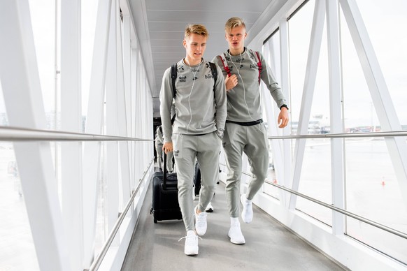 Man kennt sich: Reals Martin Ödegaard (l.) und Dortmunds Erling Haaland während einer Reise mit dem norwegischen Nationalteam.