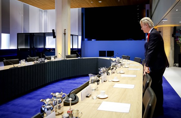 News Themen der Woche KW47 News Bilder des Tages THE HAGUE - Geert Wilders PVV prior to a meeting with party leaders in the House of Representatives. The purpose of the meeting is to appoint an explor ...