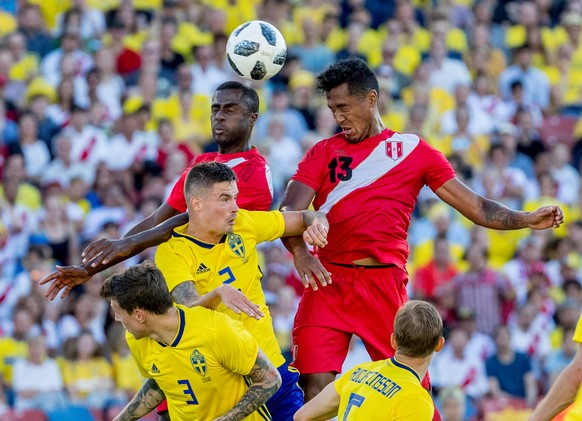 Soccer Football - International Friendly - Sweden v Peru - Ullevi Stadium - Gothenburg, Sweden - June 9, 2018. Perus Christian Ramos and Renato Tapia fight for the ball with Sweden&#039;s Mikael Lusti ...