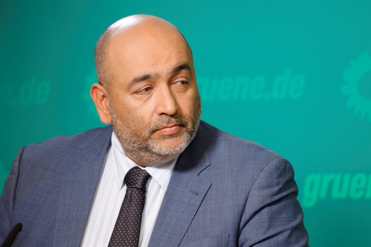 Omid Nouripour, Deutschland, Berlin, Bundesgesch�ftsstelle von B�NDNIS 90/DIE GR�NEN, Pressekonferenz mit Ricarda Lang, Omid Nouripour und Terry Reintke *** Omid Nouripour, Germany, Berlin, Federal Of ...