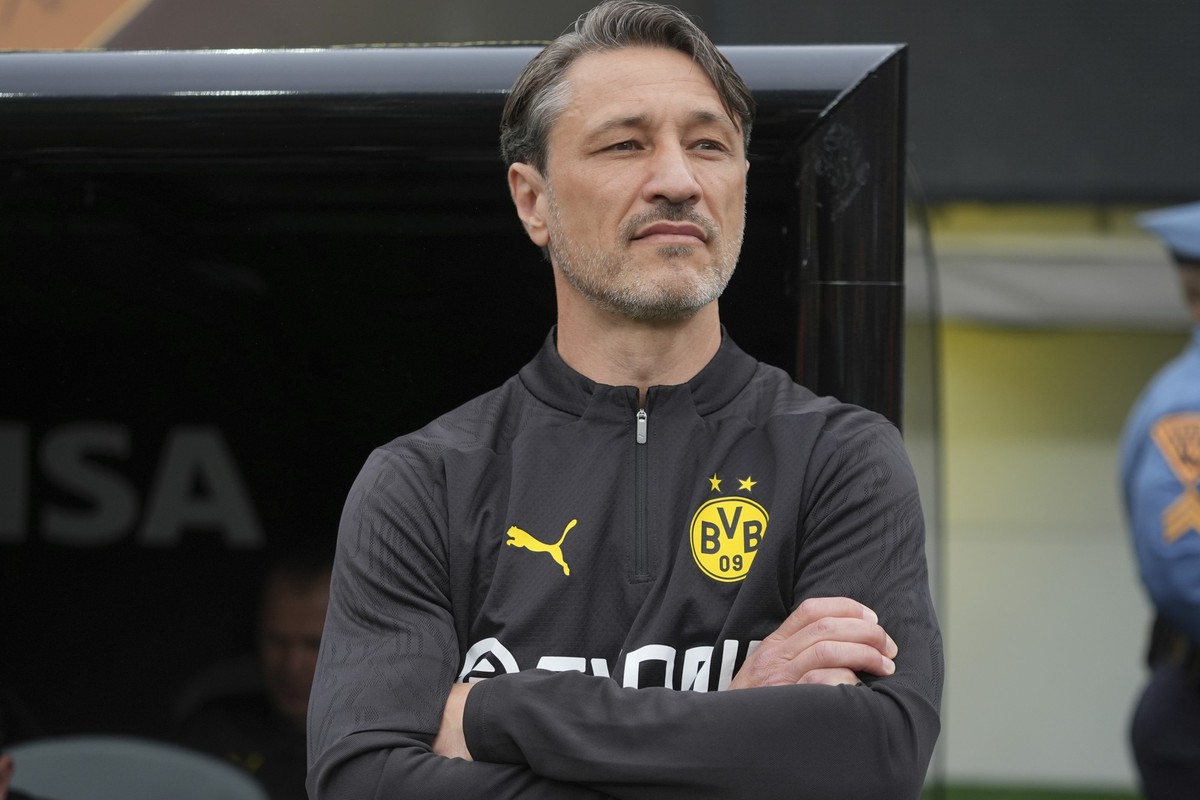 Borussia Dortmund manager Niko Kovac looks on before the Club World Cup group F soccer match between Fluminense and Borussia Dortmund in East Rutherford, N.J., Tuesday, June 17, 2025. (AP Photo/Frank  ...