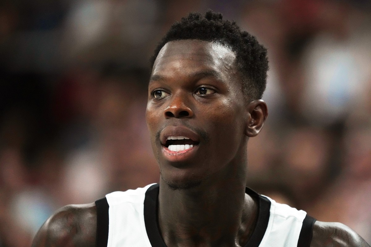 12.09.2025, Lettland, Riga: Basketball: EM, Deutschland - Finnland, K.o.-Runde, Halbfinale, Deutschlands Dennis Schröder reagiert. Foto: Sergei Grits/AP/dpa +++ dpa-Bildfunk +++