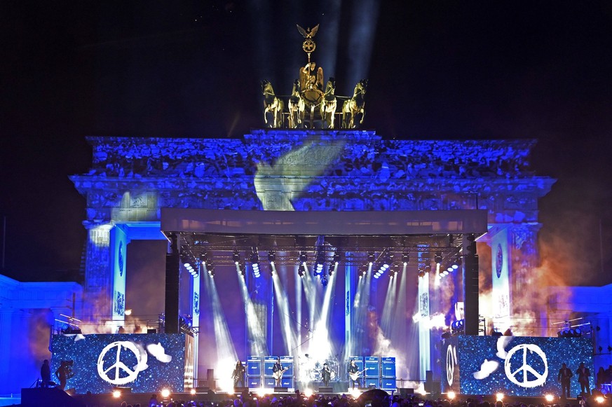 Scorpions in der Silvestershow Celebrate at the Gate - Willkommen 2023 am Brandenburger Tor. Berlin, 31.12.2022 *** Scorpions in the New Years Eve show Celebrate at the Gate Welcome 2023 at the Brande ...