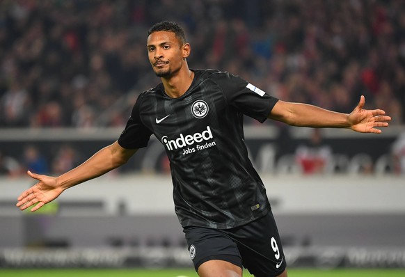 02.11.2018, xjhx, Fussball 1.Bundesliga, VfB Stuttgart - Eintracht Frankfurt emspor, v.l. Sebastien Haller (Eintracht Frankfurt) celebrate the goal, Der Torjubel zum 0:1 (DFL/DFB REGULATIONS PROHIBIT ...
