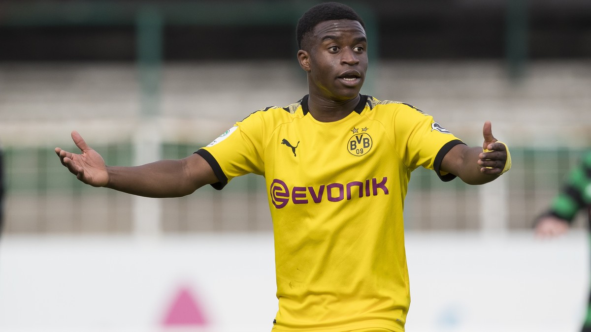 Bvb Dfb U19 Trainer Warnt Bei Moukoko Nicht Dass Es Sich Entwickelt Wie Bei Arp Watson