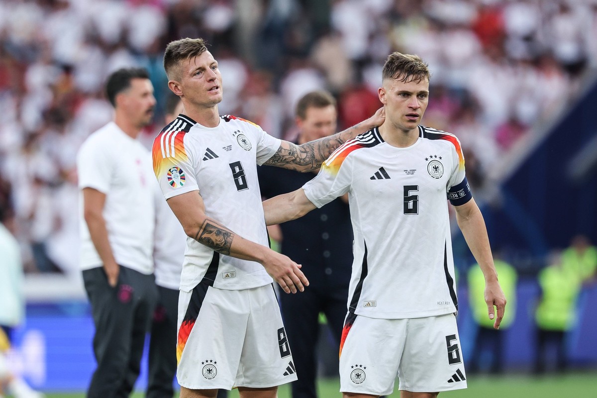 Fussball, UEFA EURO, EM, Europameisterschaft,Fussball 2024 Viertelfinale Spanien - Deutschland 05.07.2024, Stuttgart Arena Toni Kroos Deutschland, 8 Joshua Kimmich Deutschland, 6 Stuttgart Stuttgart A ...