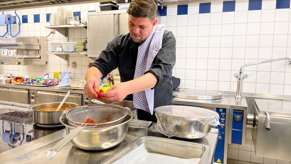 Für die ayurvedische Küche benötigte Mälzer viele Gewürze.