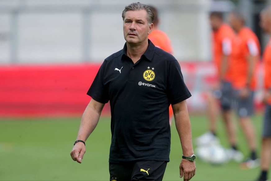 Altach, Austria 27.07.2019, Freundschaftsspiel, Udinese Calcio vs. Borussia Dortmund, Sportdirektor Michael Zorc (BVB) Schaut, looks on ( Defodi-09-541-021147 *** Altach, Austria 27 07 2019, friendly  ...