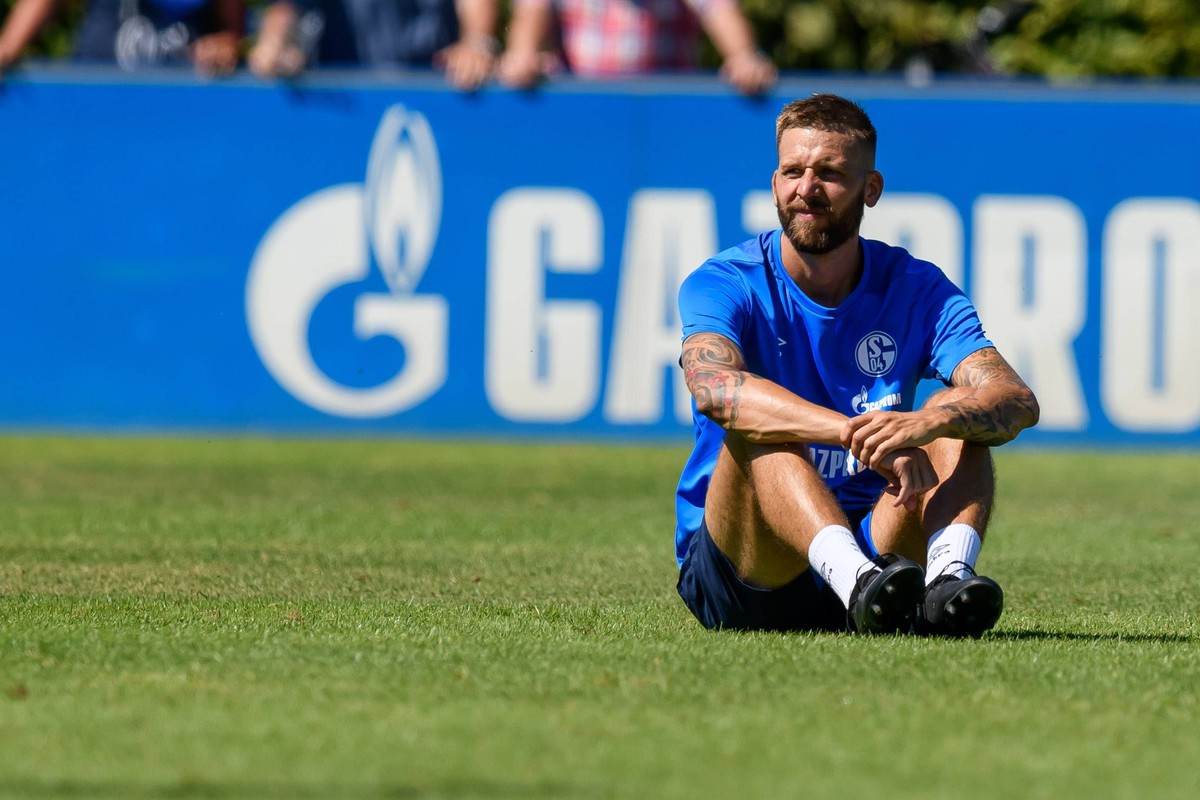 Gelsenkirchen, Germany, 2017-02-03, Training FC Schalke 04, Guido Burgstaller (S04) ( DeFodi001 *** Gelsenkirchen Germany 2017 02 03 Training FC Schalke 04 Guido Burgstaller S04 DeFodi001