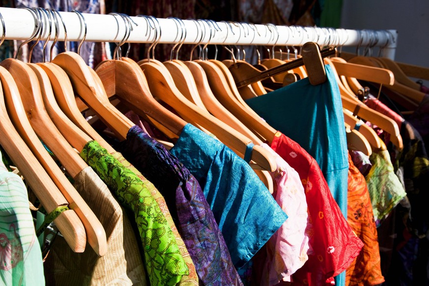 Kleidung ist meistens nicht nachhaltig. Jetzt wurde eine neue Methode entdeckt, mit der sich Textilien aus recycleter Baumwolle herstellen lassen.  