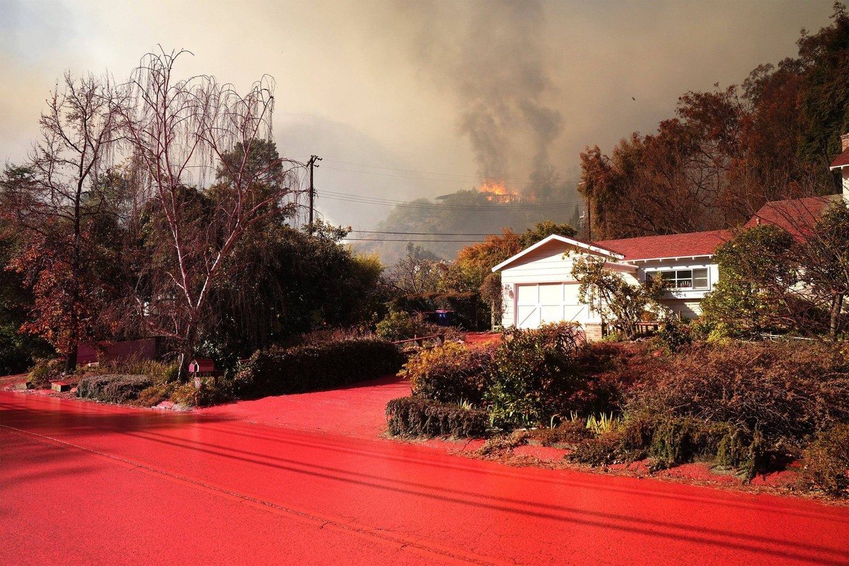 Syndication: Arizona Republic A structure burns on the hillside as fire retardant coats Mandeville Canyon Road during a battle on Jan. 11, 2025, to save the homes in this community in Brentwood from t ...