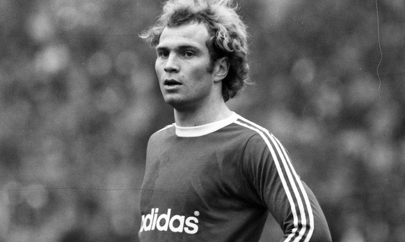 15.02.75 FC Bayern München - VfB Stuttgart Deutschland, München, 15.02.1975, Fussball, Bundesliga, FC Bayern München - VfB Stuttgart 1:1: Uli Hoeneß FC Bayern München. *** 15 02 75 FC Bayern Munich Vf ...