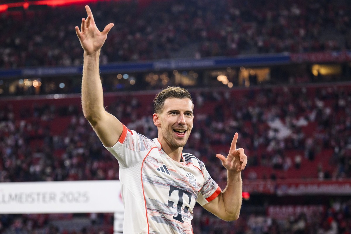 ARCHIV - 10.05.2025, Bayern, München: Fußball: Bundesliga, Bayern München - Bor. Mönchengladbach, 33. Spieltag, Allianz Arena. Münchens Leon Goretzka jubelt nach dem Spiel. (zu dpa: «Goretzka will in  ...