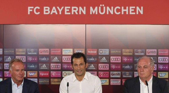 Vorstellung von Hasan Salihamidzic (mi) als Sportdirektor mit Pr�sident Uli Hoeness (re) and CEO Karl-Heinz Rummenigge bei der Pressekonferenz des FCB an der S�benerstrasse am 31.7.2017. Vorstellung v ...