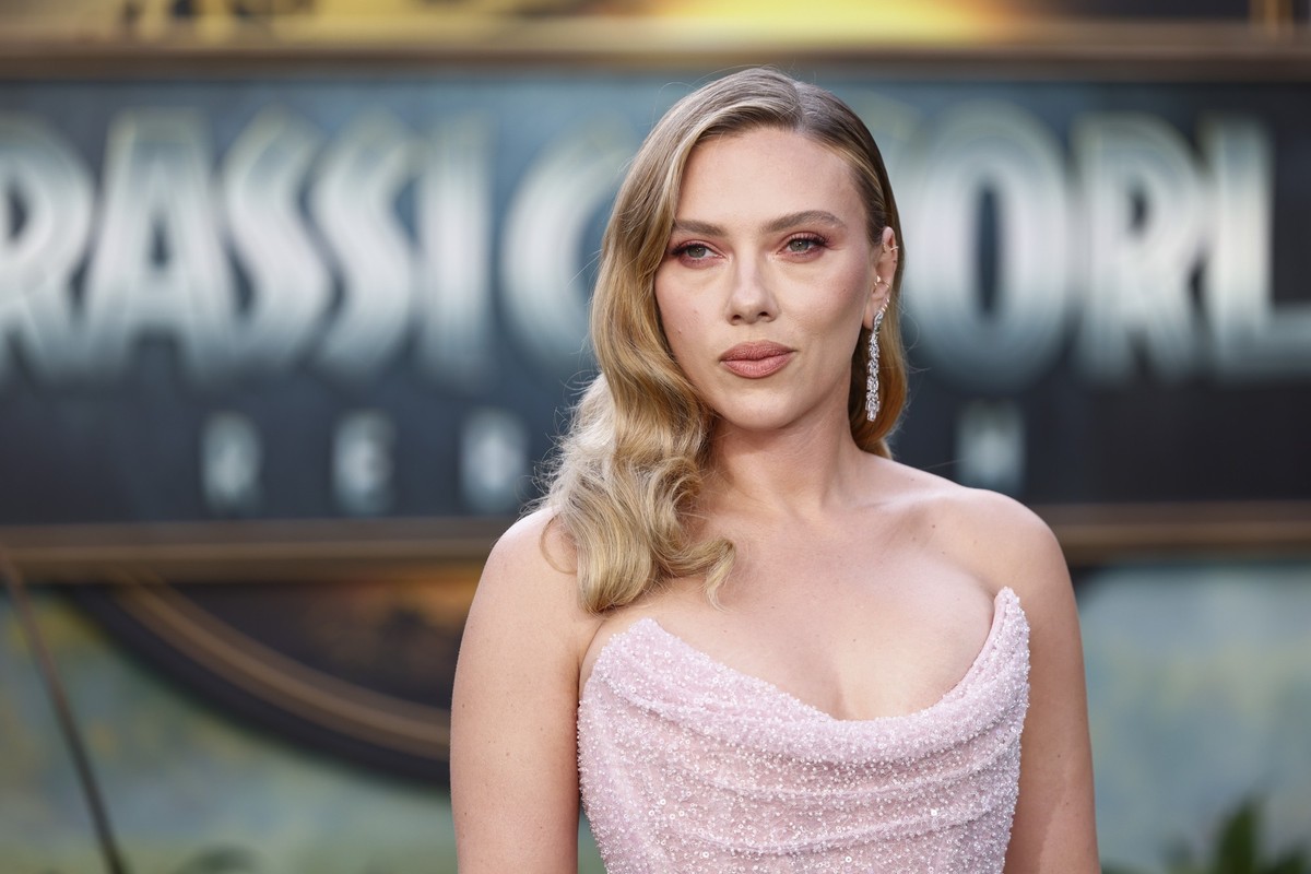Scarlett Johansson poses for photographers upon arrival at the premiere of the film &#039;Jurassic World Rebirth&#039; on Tuesday, June 17, 2025, in London. (Photo by Millie Turner/Invision/AP)