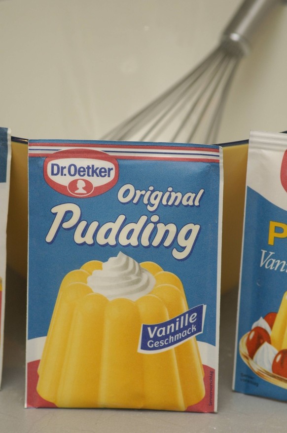 Bildnummer: 56973244 Datum: 14.11.2005 Copyright: imago/teutopress
Feature: Dr. Oetker Pudding-Pulver 11/05 thg Symbol Bild Lebensmittel Essen Zubereitung zubereiten kochen Pulver Nachtisch Pudding D ...